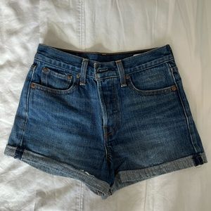 LEVIS HIGH RISE JEAN SHORTS SIZE 25